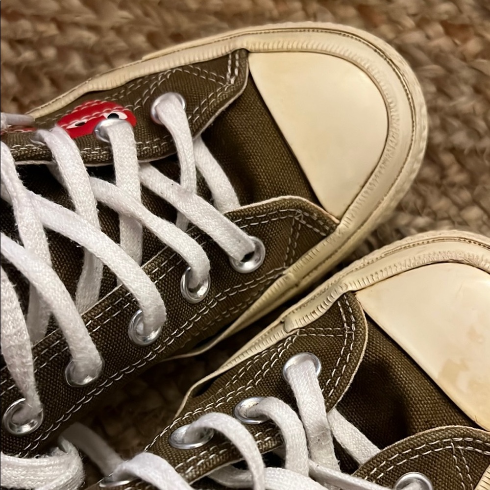 Army green Converse Sneakers with Vintage Appeal - Picture 6 of 8